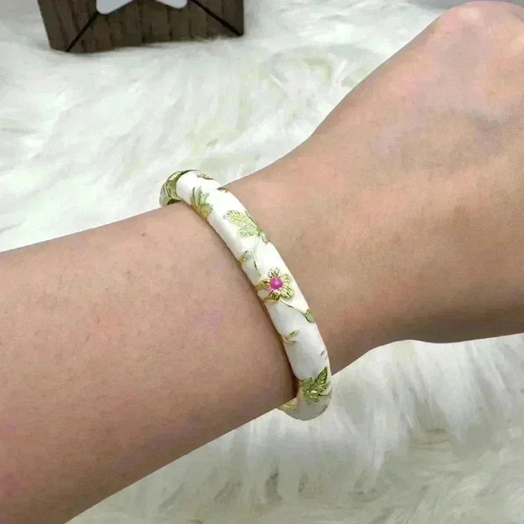 Flower Enamel Cloisonne Bracelet Bangle in White Base - Picture 3 of 9